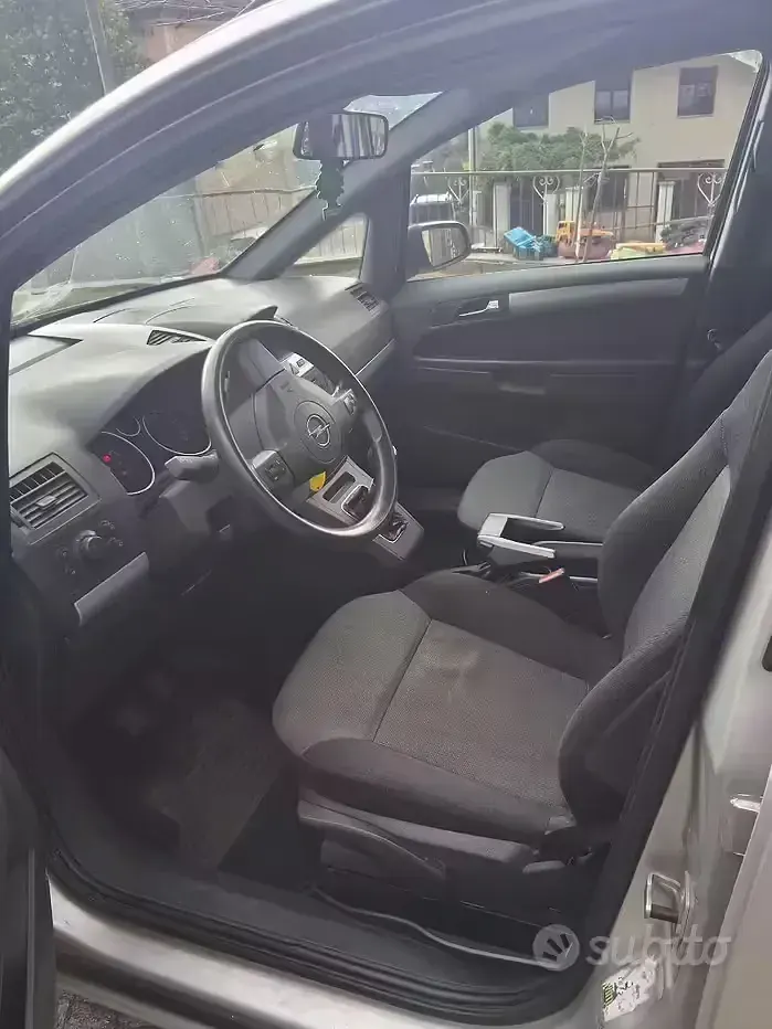 Usata Opel Zafira 105 CV (77 kW) 2005 Grigio Monovolume