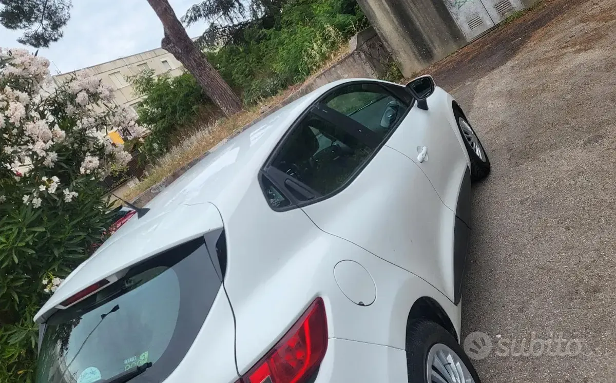 Usata Renault Clio 75 CV (55 kW) 2014 Bianco Utilitaria
