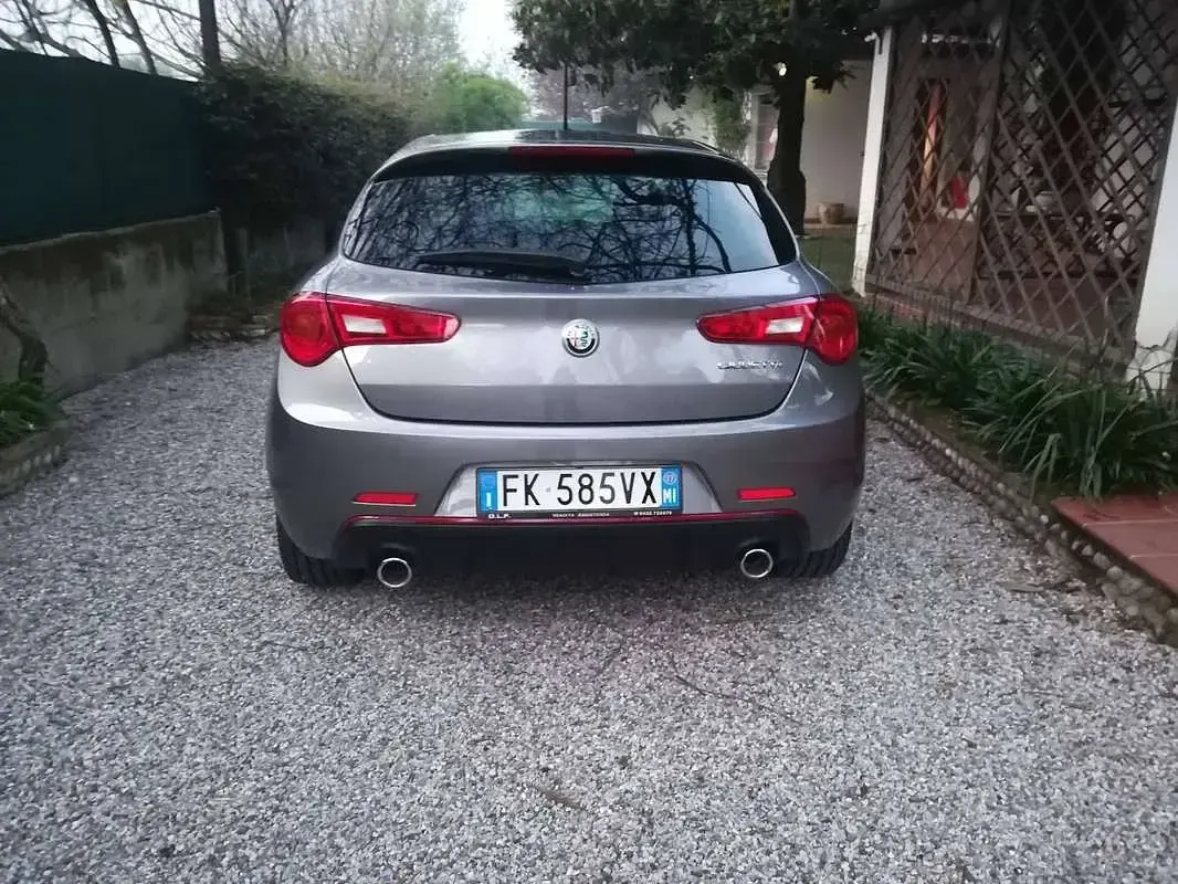 Usata Alfa Romeo Giulietta Super 150 CV (110 kW) 2017 Grigio Utilitaria
