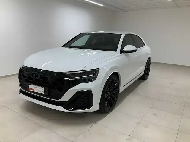 Usata Audi Q8 S-Line 231 CV (169 kW) 2024 Bianco carrara SUV