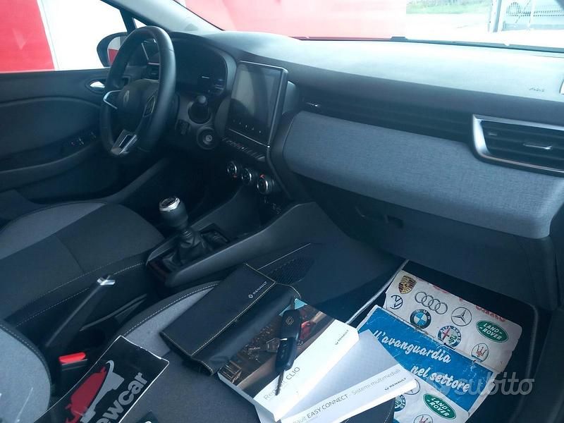 Usata Renault Clio V Techno 100 CV (73 kW) 2024 Nero Berlina