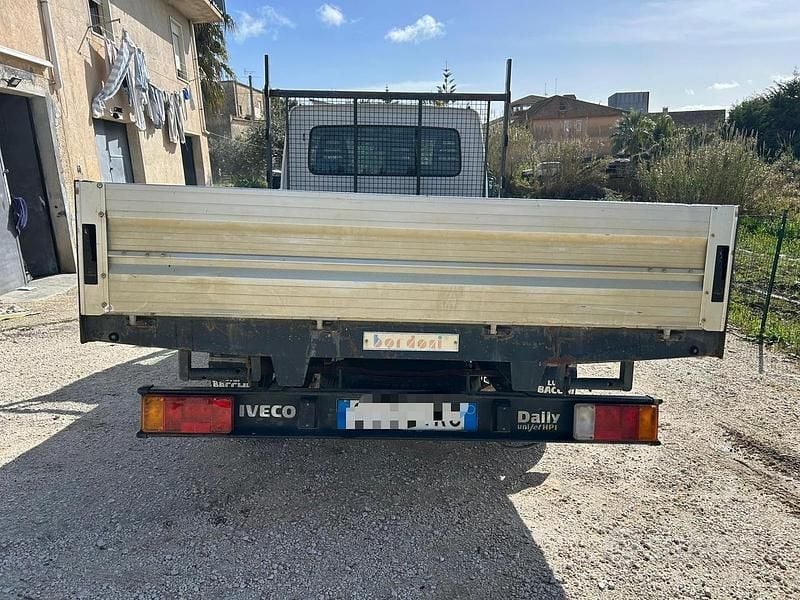 Usata Iveco Daily 96 CV (70 kW) 2005 Bianco