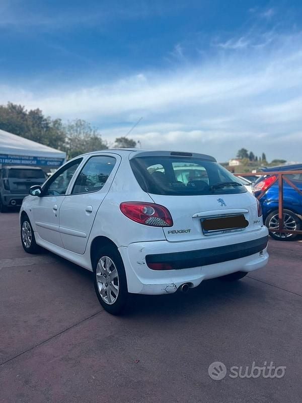 Usata Peugeot 206+ 70 CV (51 kW) 2011 Bianco Utilitaria