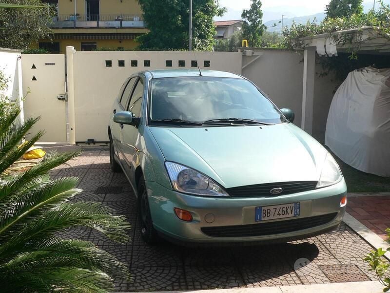 Usata Ford Focus Ghia 101 CV (74 kW) 1999 Verde Berlina