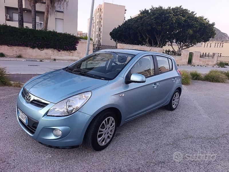 Usata Hyundai i20 80 CV (58 kW) 2009 Blu Utilitaria