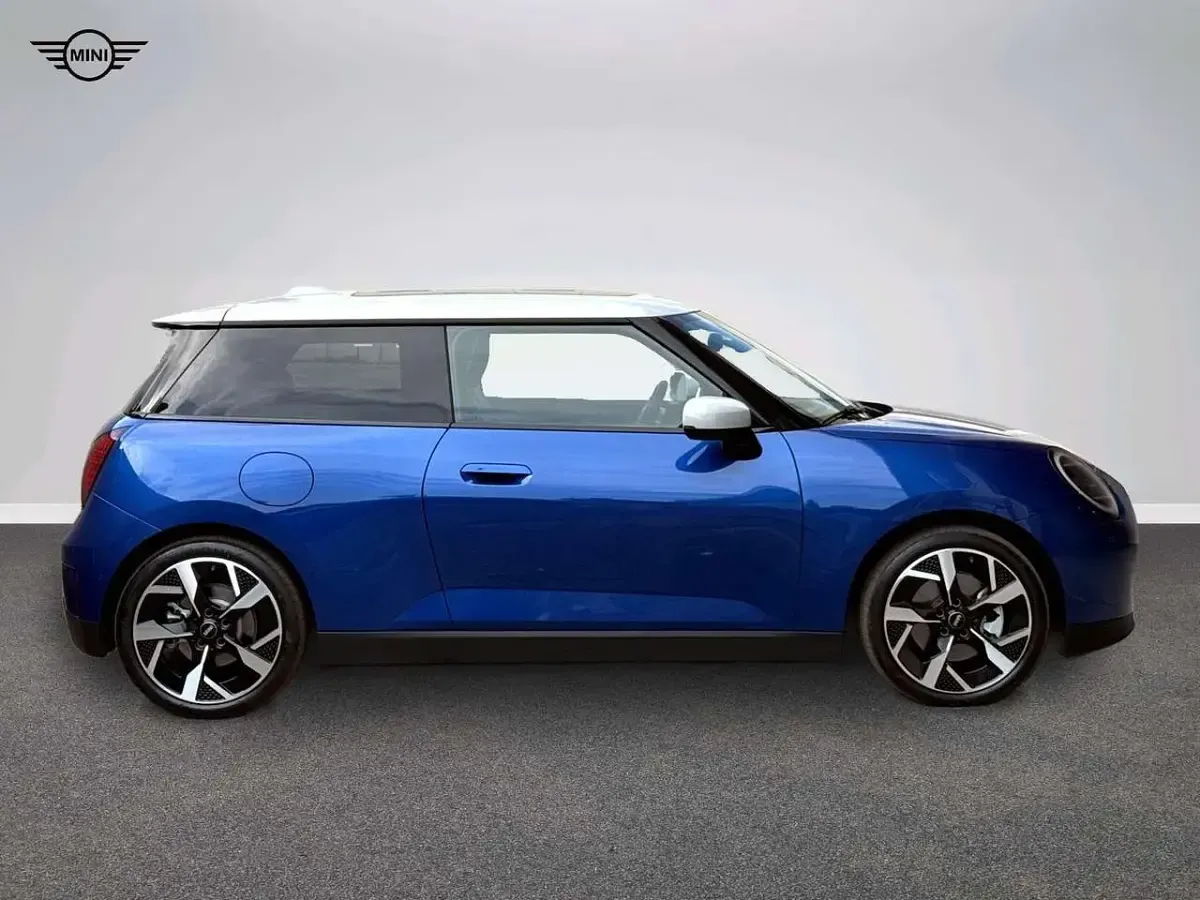 Usata Mini Cooper SE Classic 160 kW (218 CV) 2025 Blu/azzurro Utilitaria