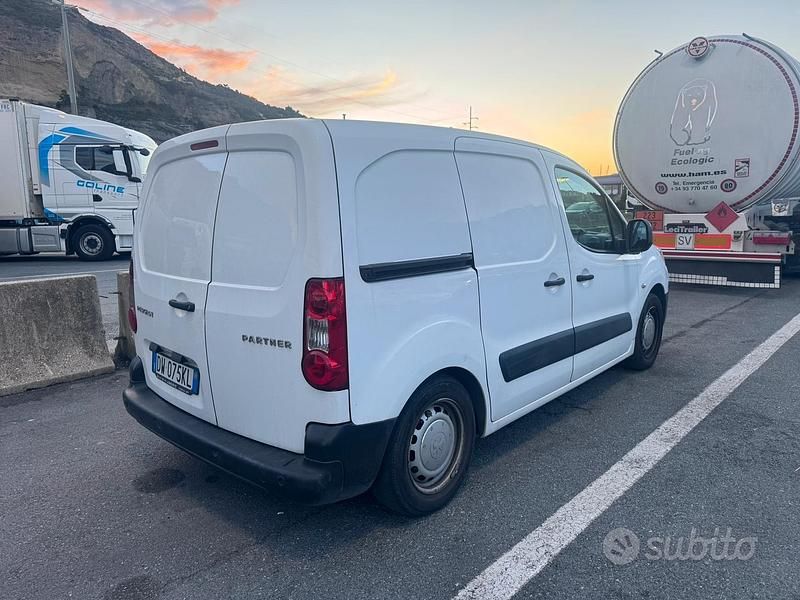 Bianco Usata 2008 Peugeot Partner Monovolume | 3500 € (Buon prezzo) - Immagine 1/4