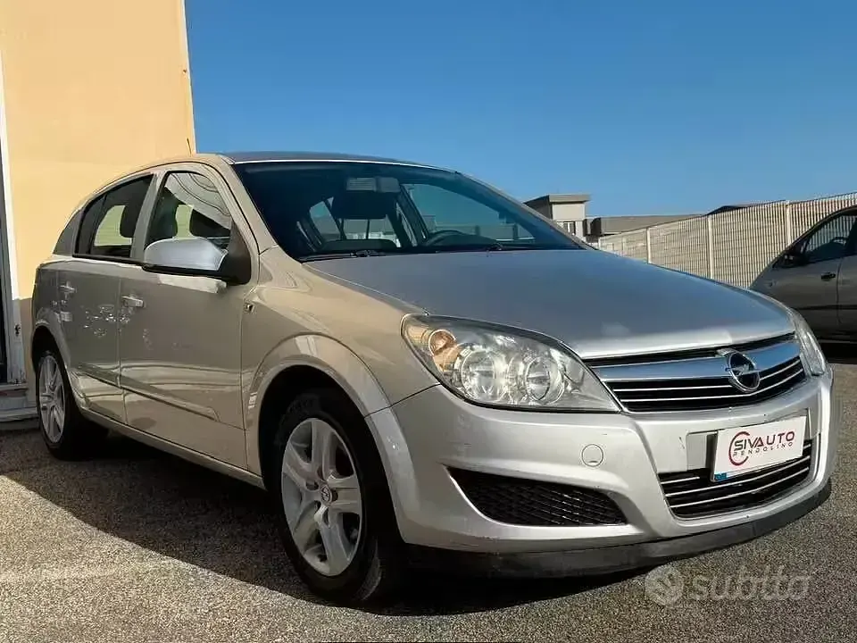 Usata Opel Astra Enjoy 101 CV (74 kW) 2007 Grigio Berlina