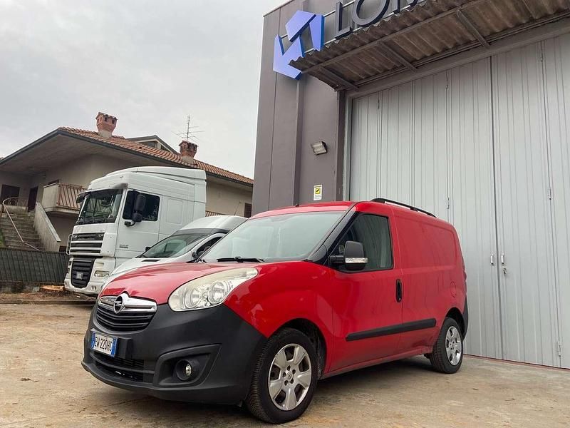 Usata Opel Combo 105 CV (77 kW) 2014 Rosso Monovolume