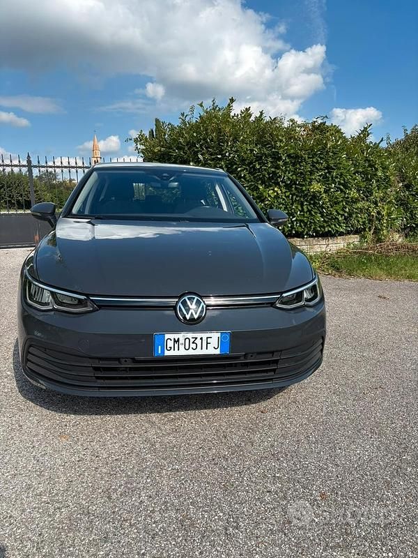 Usata VW Golf VIII 116 CV (85 kW) 2023 Grigio Berlina