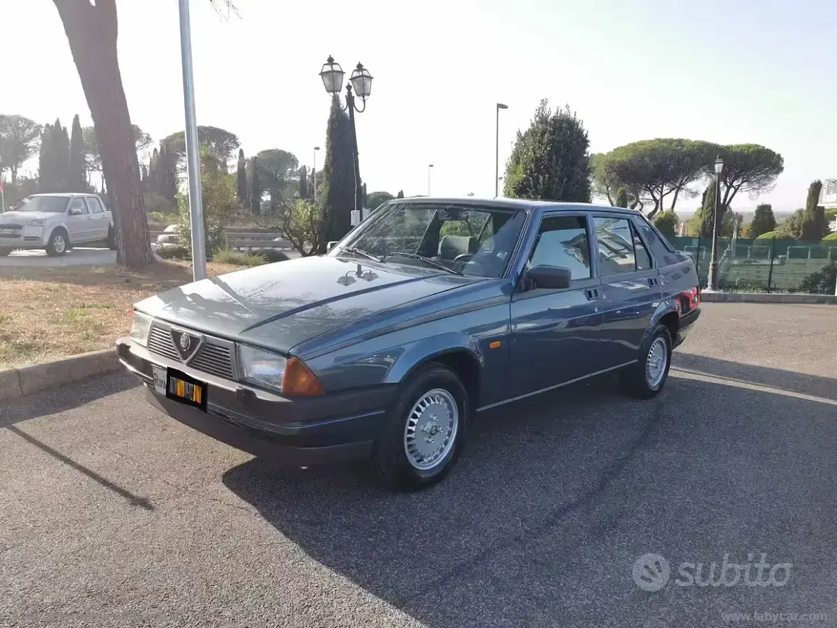 Usata Alfa Romeo 75 120 CV (88 kW) 1987 Blu/azzurro Berlina