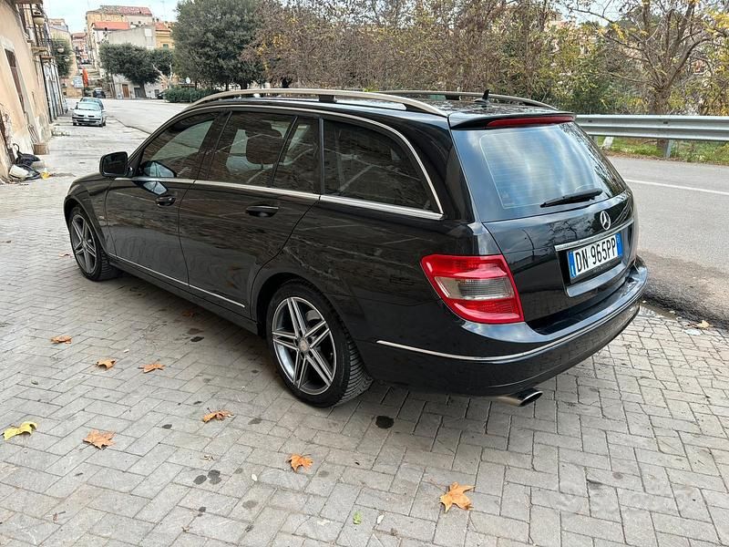 Usata Mercedes C220 170 CV (125 kW) 2008 Nero Station wagon
