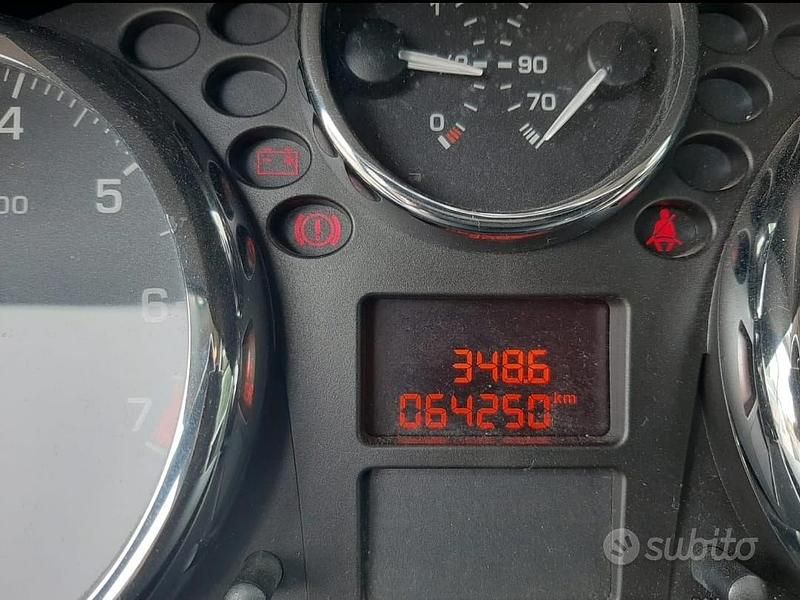 Grigio Usata 2006 Peugeot 207 Tre volumi | 3500 € (Buon prezzo) - Immagine 1/4