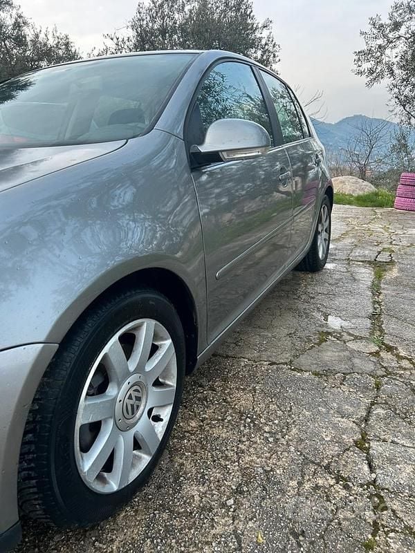 Usata VW Golf IV 140 CV (102 kW) 2005 Grigio Berlina