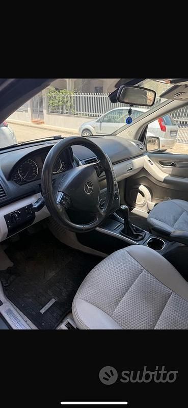 Usata Mercedes A180 116 CV (85 kW) 2009 Grigio Berlina