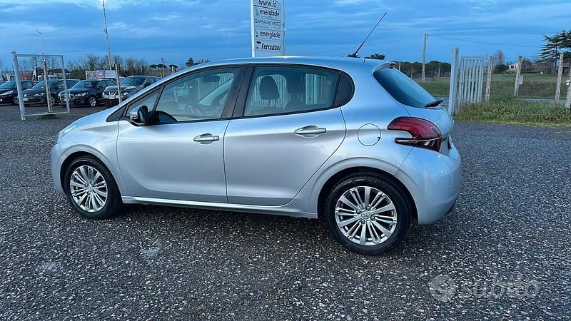 Usata Peugeot 208 Allure 74 CV (54 kW) 2017 Grigio Utilitaria
