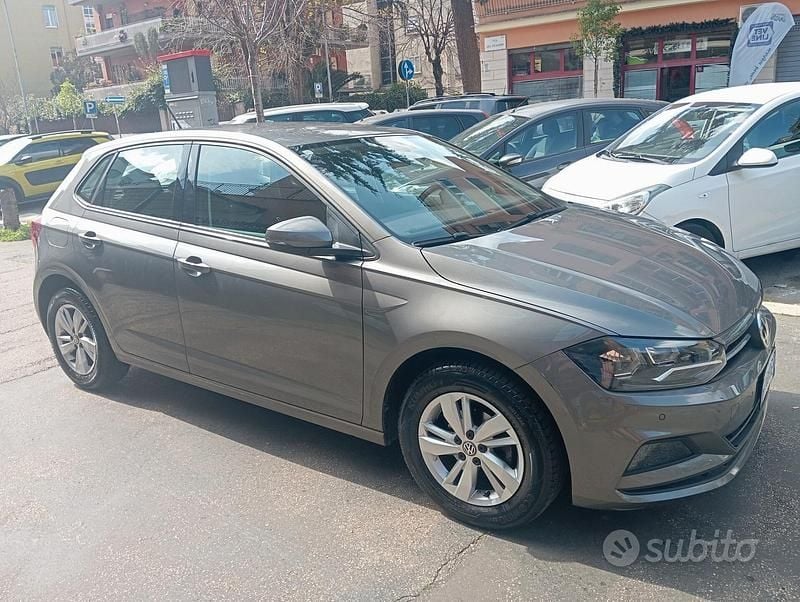 Usata VW Polo Comfortline 75 CV (55 kW) 2018 Grigio Utilitaria
