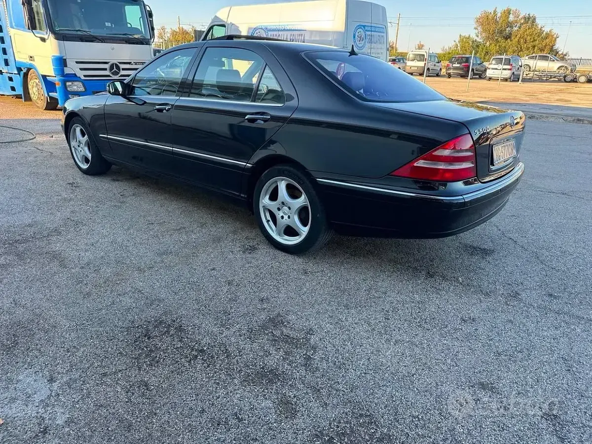 Usata Mercedes S500 279 CV (205 kW) 1999 Nero Berlina