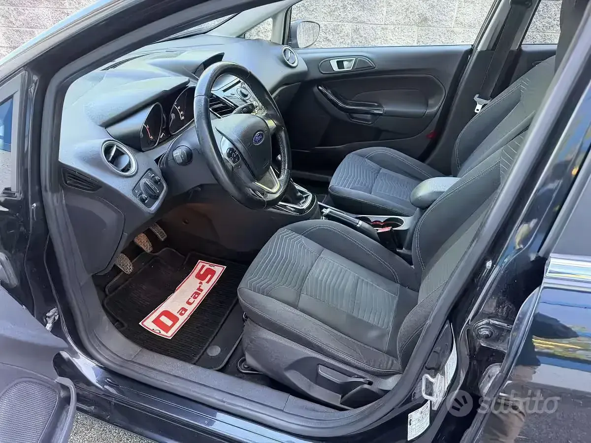 Usado Ford Fiesta Titanium 75 CV (55 kW) 2014 Negro Utilitario