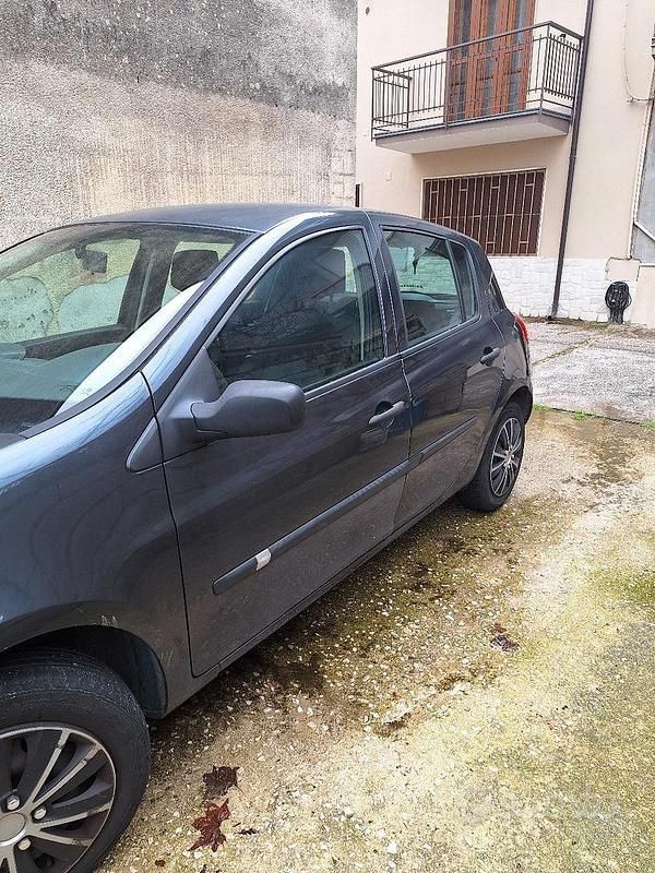 Usata Renault Clio II 75 CV (55 kW) 2007 Grigio Berlina