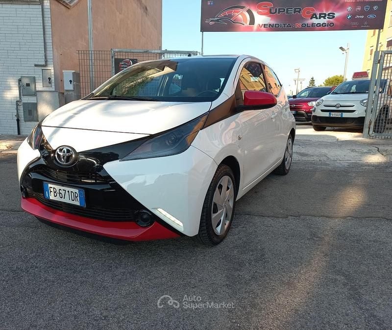 Usata 2016 Toyota Aygo Due volumi | 7500 € (Ottimo prezzo) - Immagine 1/4