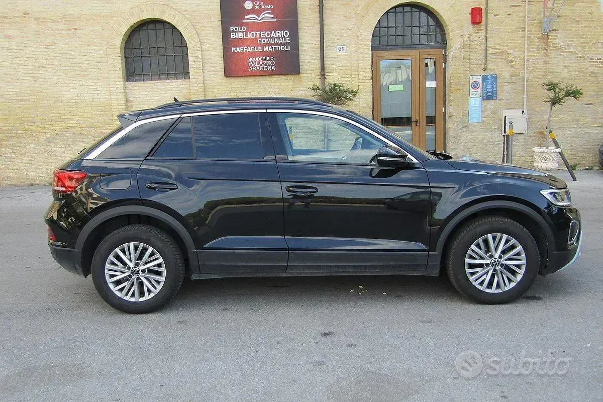 Usata VW T-Roc Style 150 CV (110 kW) 2022 Nero SUV