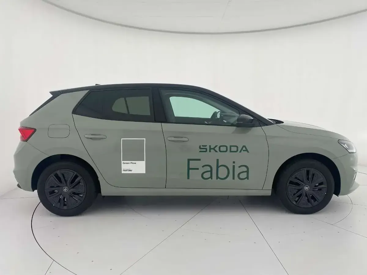 Nuova Skoda Fabia 95 CV (69 kW) 2026 Verde dolomite nero tulipano p Utilitaria