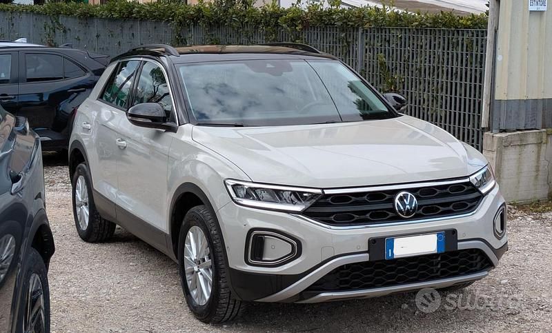 Usata VW T-Roc 110 CV (80 kW) 2024 Beige SUV