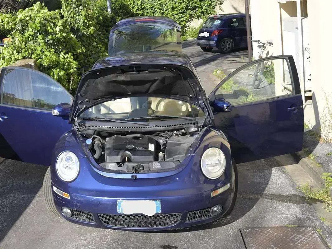 Begagnad VW New Beetle 105 HK (77 kW) 2007 Blå Halvkombi
