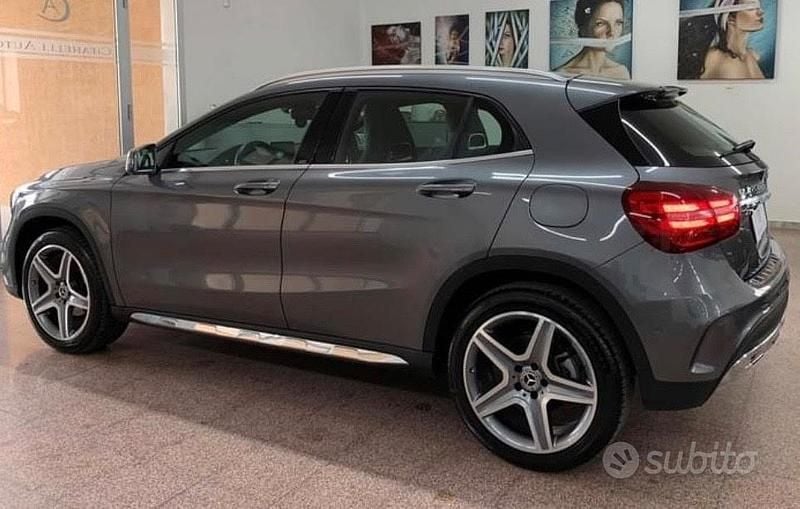 Grigio Usata 2019 Mercedes GLA200 Premium SUV | 21.500 € (Ottimo prezzo) - Immagine 1/4