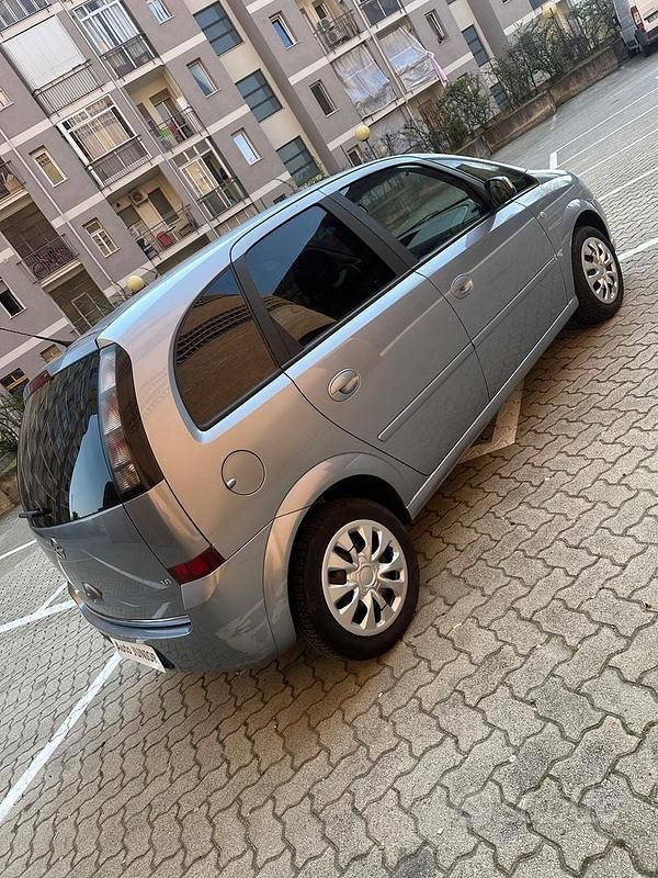 Usata Opel Meriva Cosmo 104 CV (76 kW) 2008 Grigio Monovolume