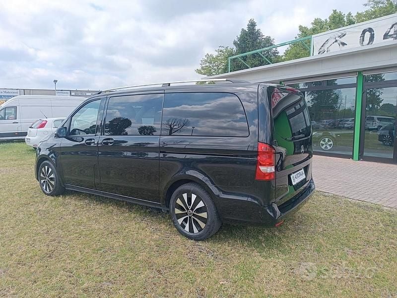 Usata Mercedes V250 Premium 190 CV (139 kW) 2023 Nero Monovolume