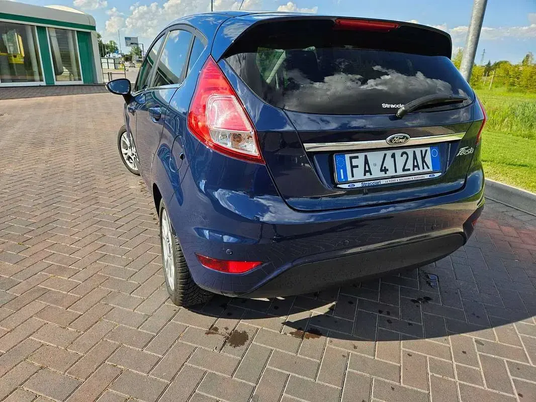 Usata Ford Fiesta Titanium 80 CV (58 kW) 2015 Blu/azzurro Utilitaria