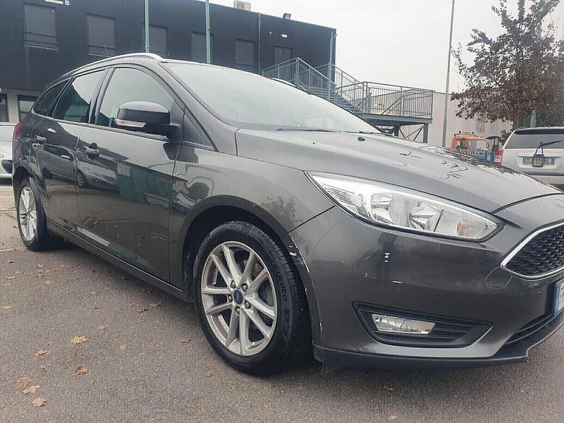 Usata Ford Focus Titanium 119 CV (87 kW) 2017 Grigio Station wagon