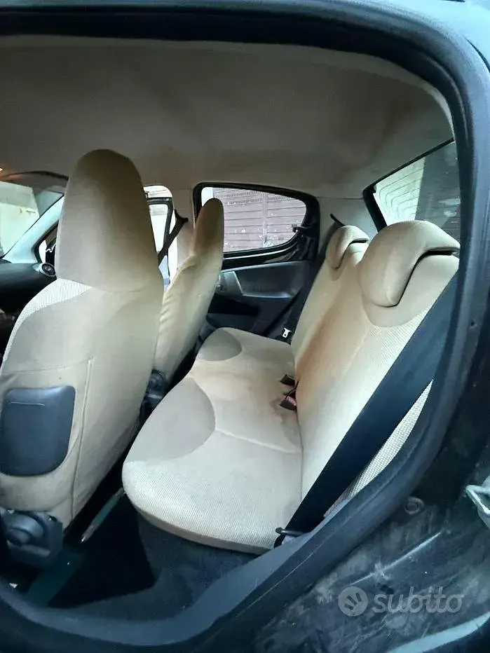 Käytetty Peugeot 107 68 HP (50 kW) 2006 Musta Viistoperä
