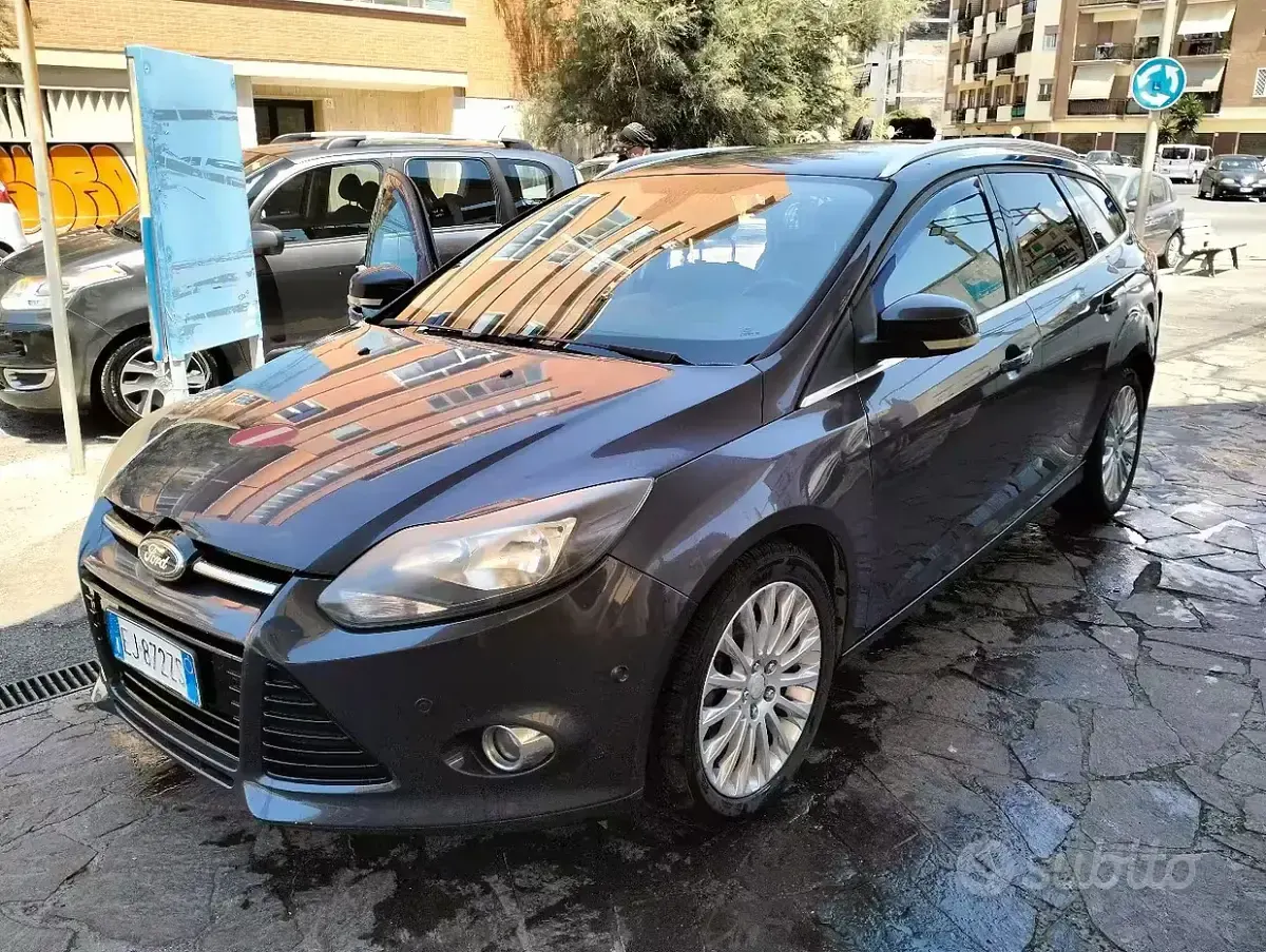 Usata Ford Focus Titanium 115 CV (84 kW) 2011 Grigio Station wagon