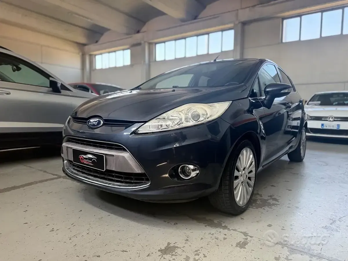 Second-hand Ford Fiesta Titanium 82 CP (60 kW) 2008 Gri Hatchback