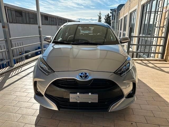 Usata Toyota Yaris Hybrid Trend 92 CV (67 kW) 2022 Grigio Berlina