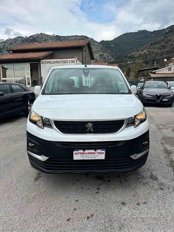 Usata Peugeot Rifter Active 102 CV (75 kW) 2021 Bianco Monovolume