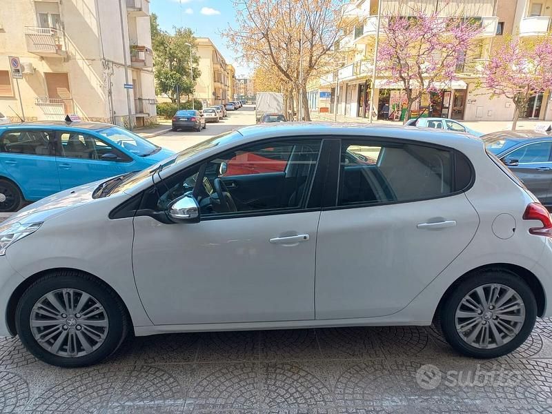 Usata Peugeot 208 Active 75 CV (55 kW) 2018 Bianco Utilitaria