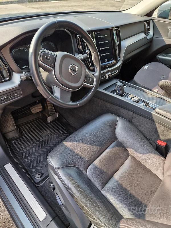 Usata Volvo XC60 Business Edition 303 CV (222 kW) 2020 Grigio SUV