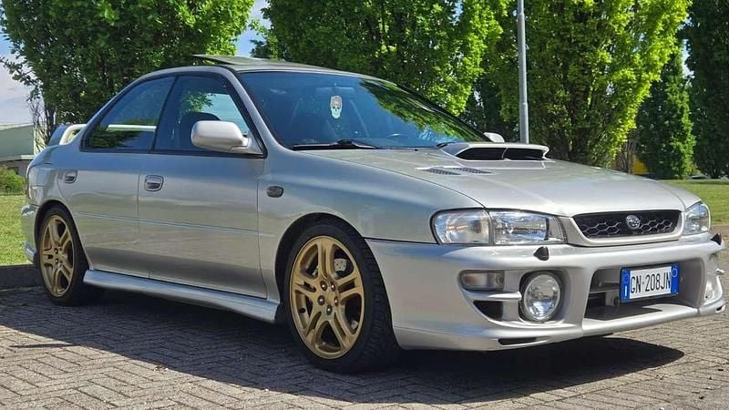 Usata Subaru Impreza 218 CV (160 kW) 2000 Grigio Berlina