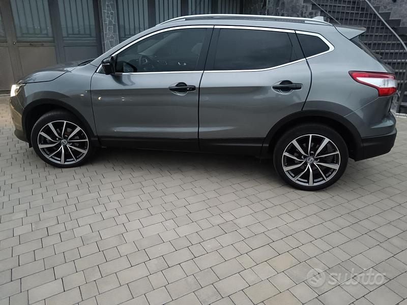 Usata Nissan Qashqai 130 CV (95 kW) 2015 Grigio SUV