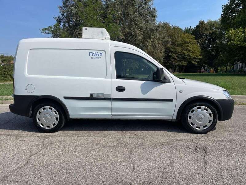 Usata Opel Combo 101 CV (74 kW) 2007 Bianco Monovolume