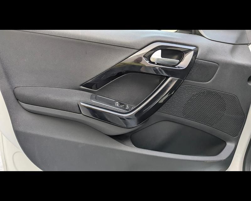 Usata Peugeot 208 Active 82 CV (60 kW) 2019 Bianco Utilitaria