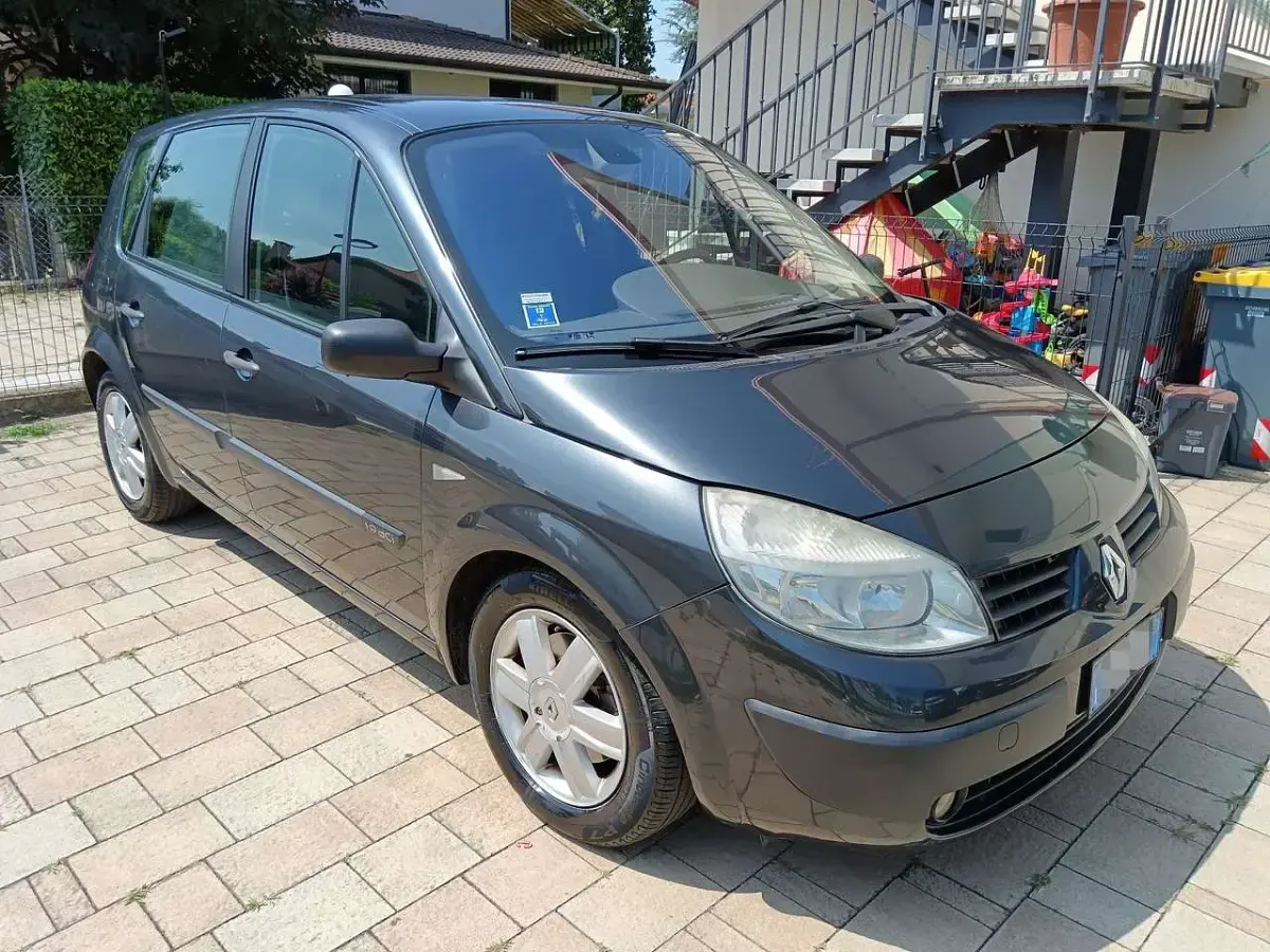 Usata Renault Scénic Dynamique 131 CV (96 kW) 2006 Nero Monovolume