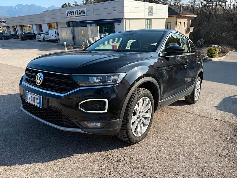 Usata VW T-Roc Advance 116 CV (85 kW) 2019 Nero SUV