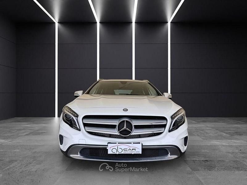 Usata Mercedes GLA180 109 CV (80 kW) 2016 Bianco SUV