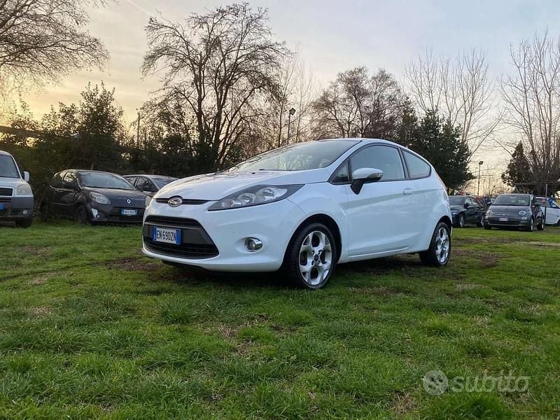 Bianco Usata 2013 Ford Fiesta Titanium Berlina | 4899 € (Super prezzo) - Immagine 1/4