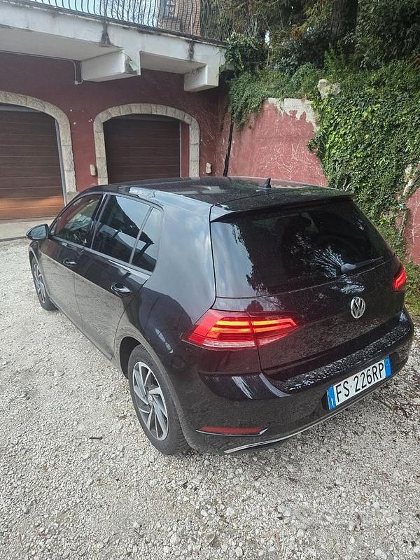 Usata VW Golf VII 110 CV (80 kW) 2014 Blu Berlina